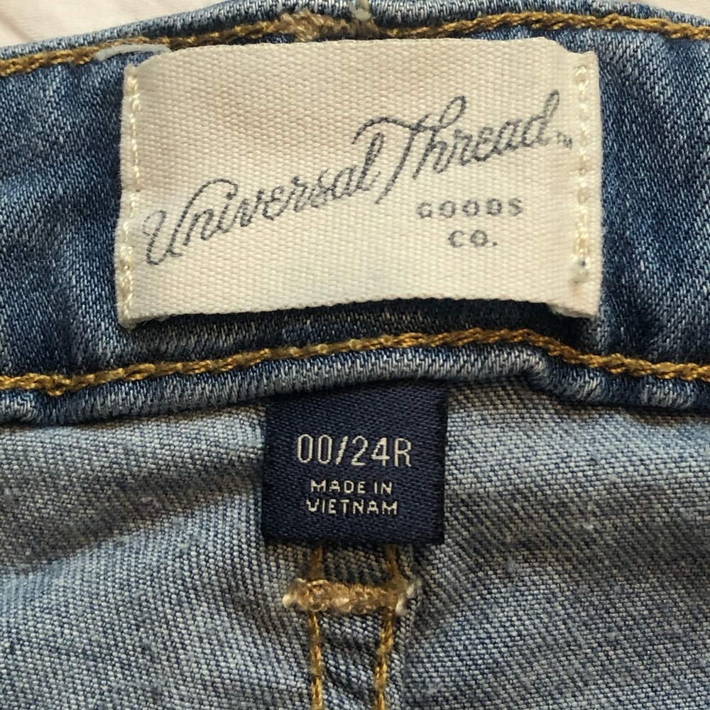 💙3/$25 Universal Thread Distressed Light Wash Skinny Jean - Picture 8 of 10
